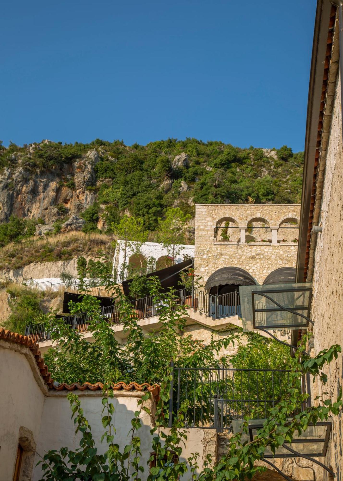 Hotel Zoe Hora Dhërmi Esterno foto